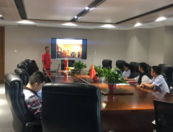 【正海課堂】強化消防安全意識：?jiǎn)T工消防安全知識培訓講座與演練